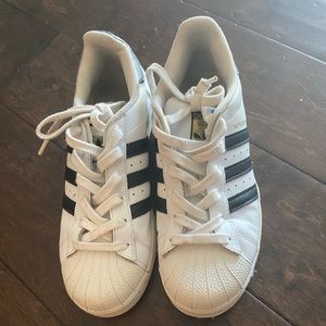 Adidas superstars